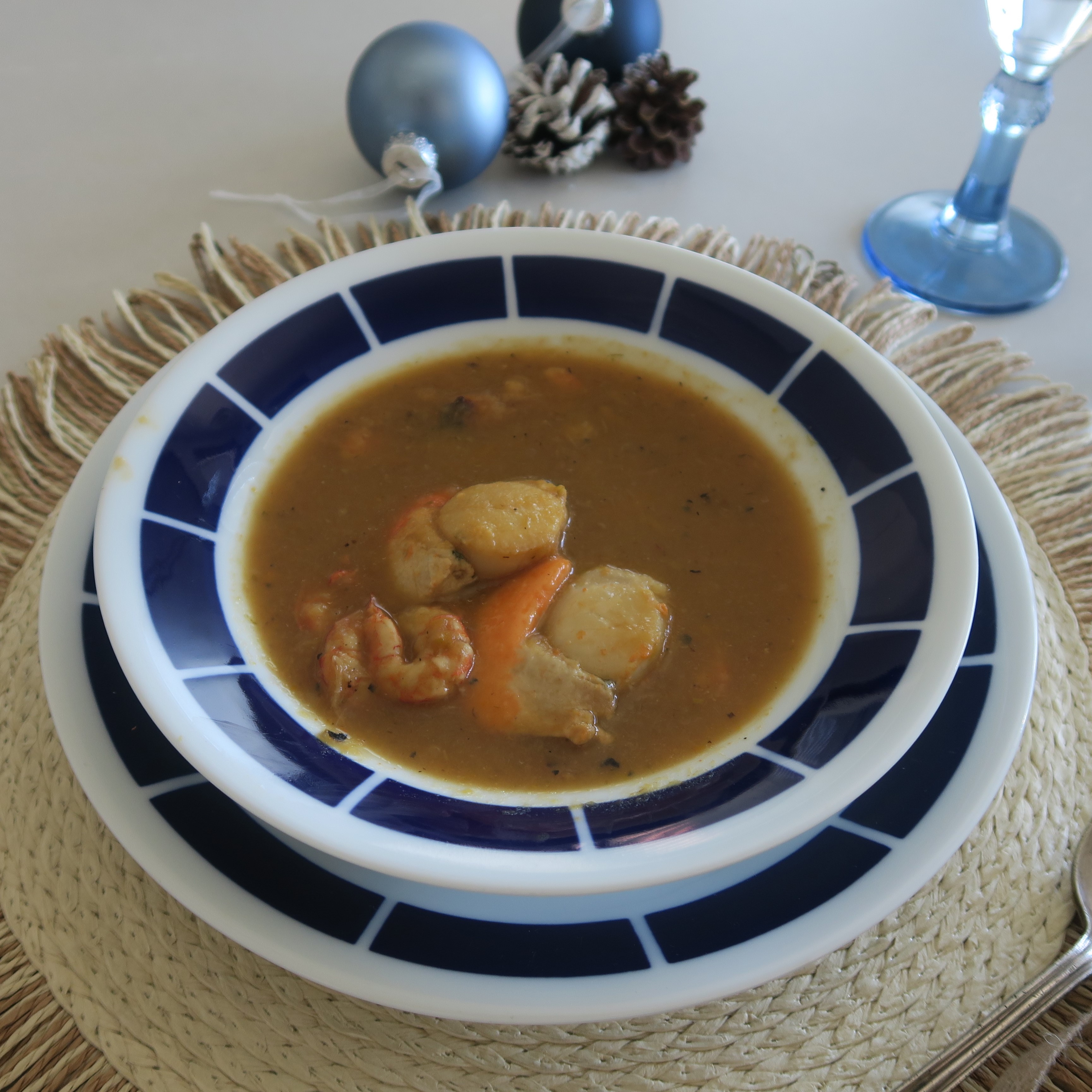 Emplatado sopa de mariscos